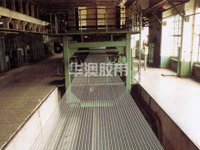 Wire rope stretching equipment